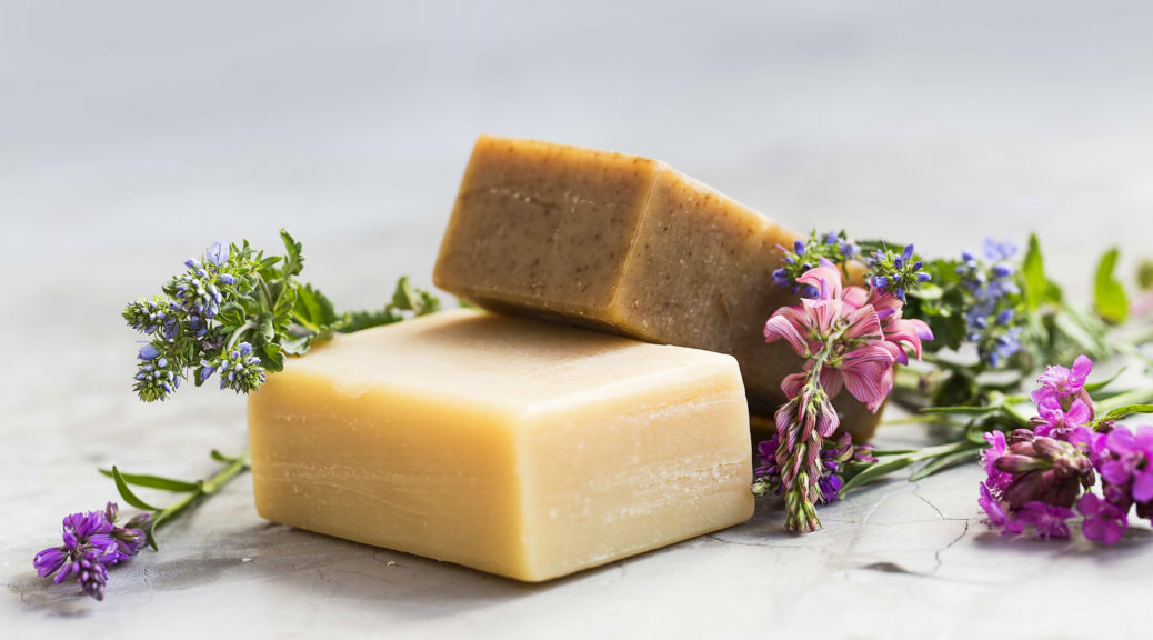 Natural soap © Adobe Stock / marrakeshh