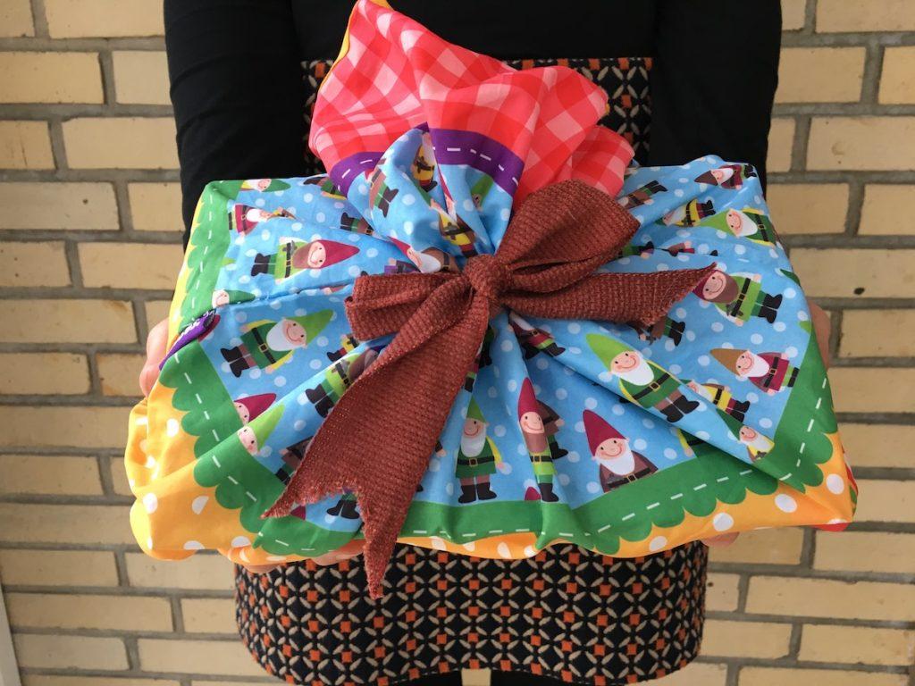 Wiederverwendbarer Stoffbeutel als Geschenkverpackung. © Green Pearls