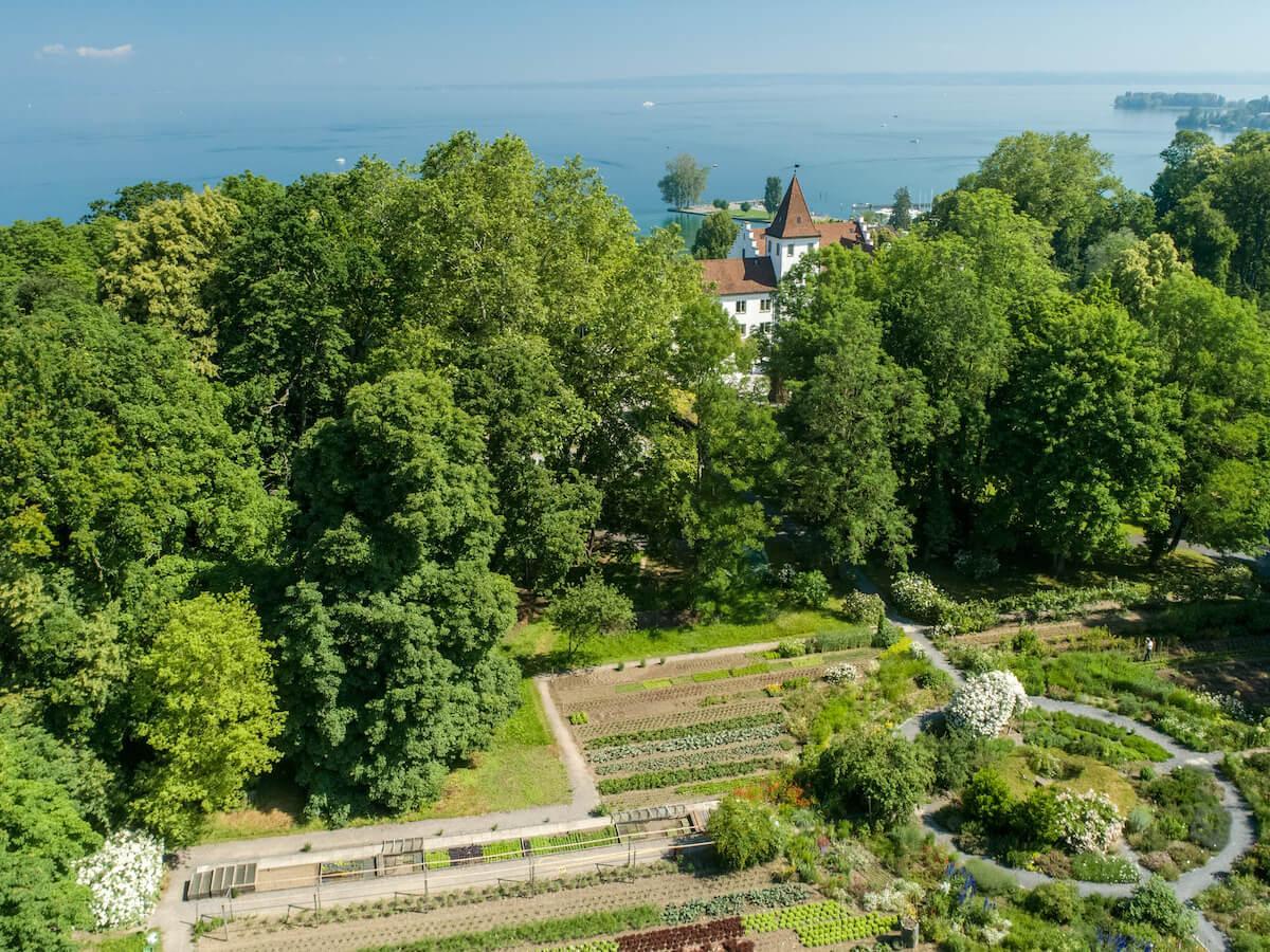Garden around the historic castle. © Schloss Wartegg