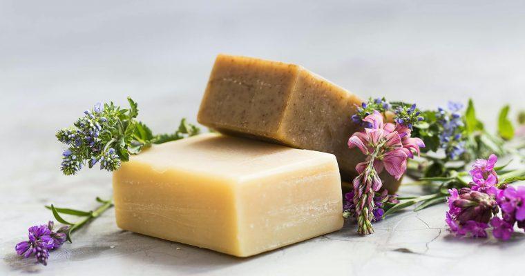 Bio, plastikfrei und Zero Waste: Was macht Kosmetik eigentlich nachhaltig?