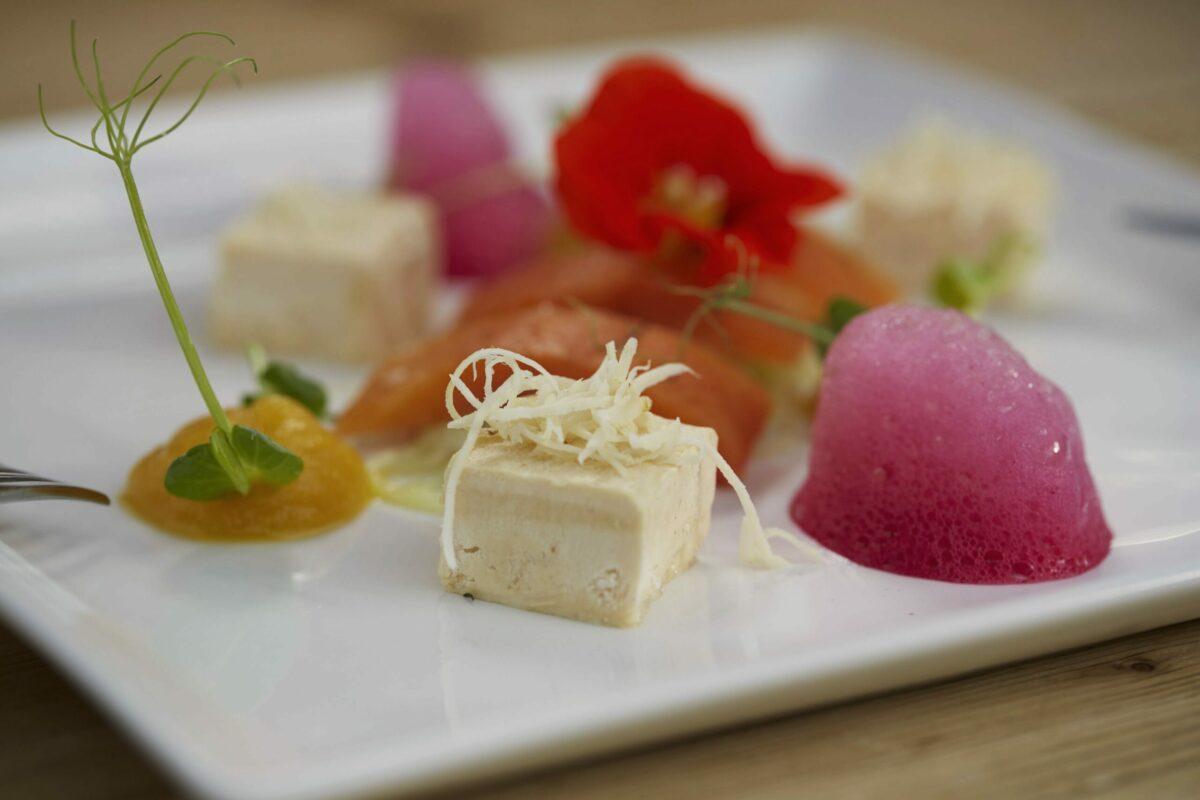 Was steckt hinter Slow Food und Slow Travel?