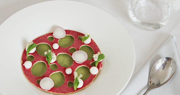 Recipe for asparagus elderflower cream soup from the LA VIMEA