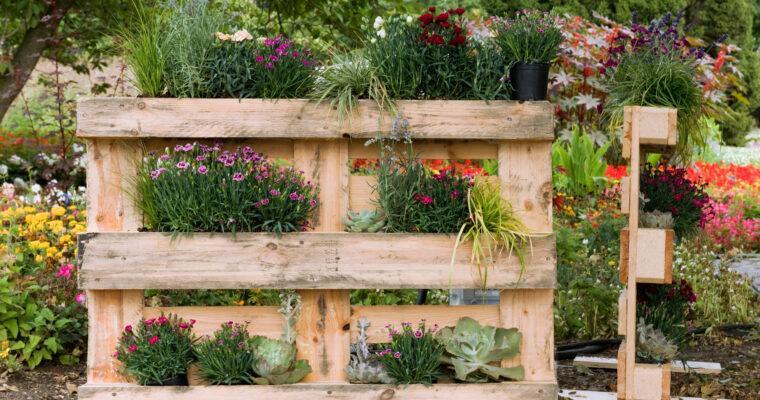 Paletten-Upcycling: Vertikale Gärten