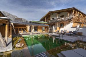 Naturhotel Aufatmen, Naturteich, Leutasch, Österreich
