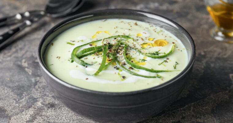 Erfrischt und lecker: Kalte vegane Gurkensuppe