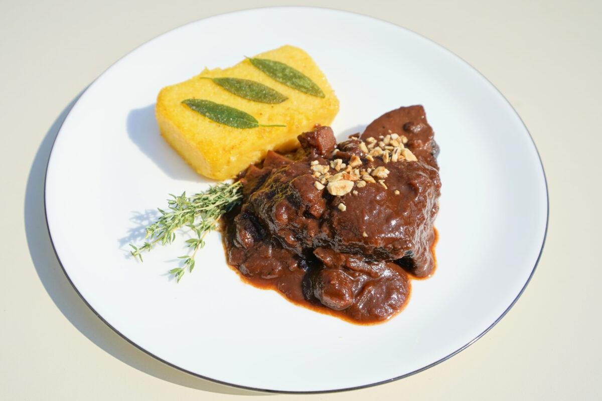 Hirschbraten mit Orangenschale und Schokolade – Ein Rezept vom Gut Guntrams