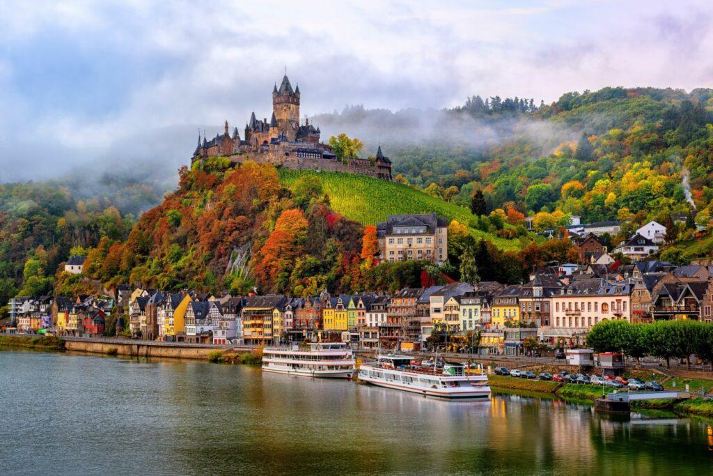 Indian summer on the Moselle—The town of Cochem in the fall—View of the Moselle and the castle