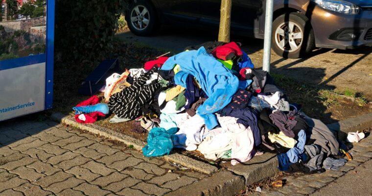 Altkleider dürfen nicht mehr in den Müll – aber die Container verschwinden. Was tun?