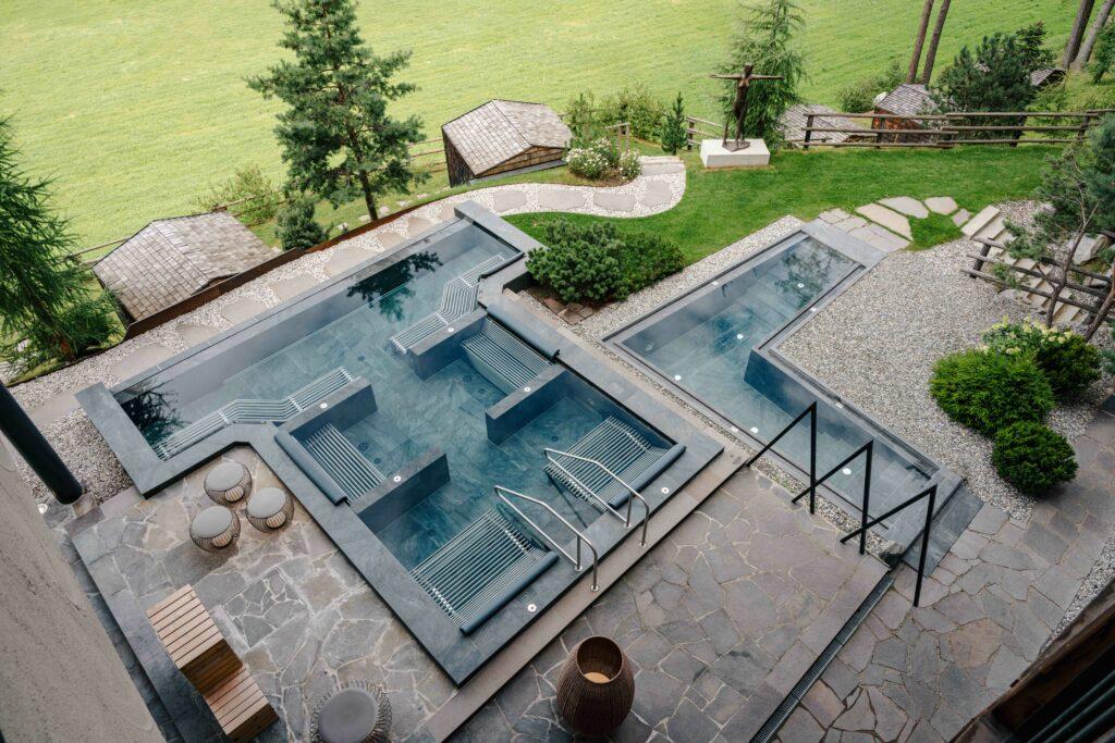 Ice bathing & the cold: an experience in sustainable hotels