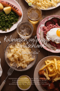 Eine Auswahl deutscher Gerichte auf einem Holztisch, darunter Würstchen, Sauerkraut, Pommes frites, Grünkohl und Fleisch, mit dem überlagerten Text „Kulinarische Reisen in Deutschland: Nordsee-Edition“.