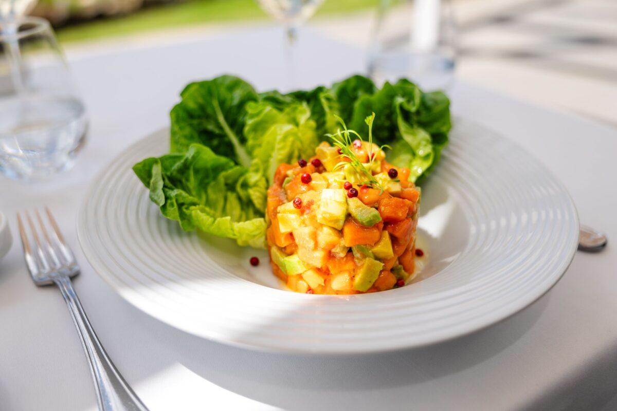 Sommer-Rezept aus Teneriffa: Avocado- und Papayasalat mit Maracuja-Vinaigrette