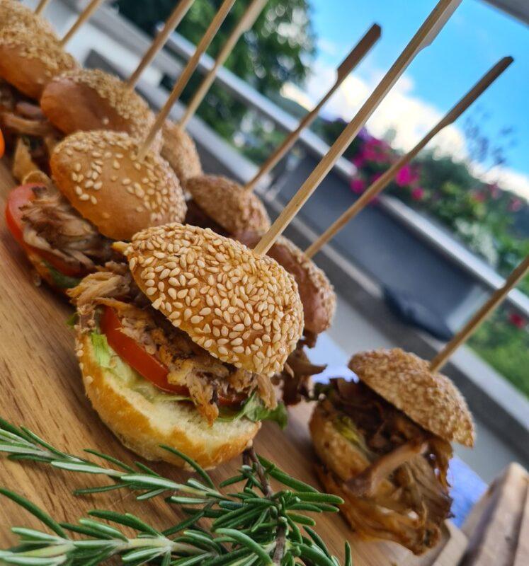 Hamburger vom Hotel Schwarzwald Panorama mit frischem Grillfleisch