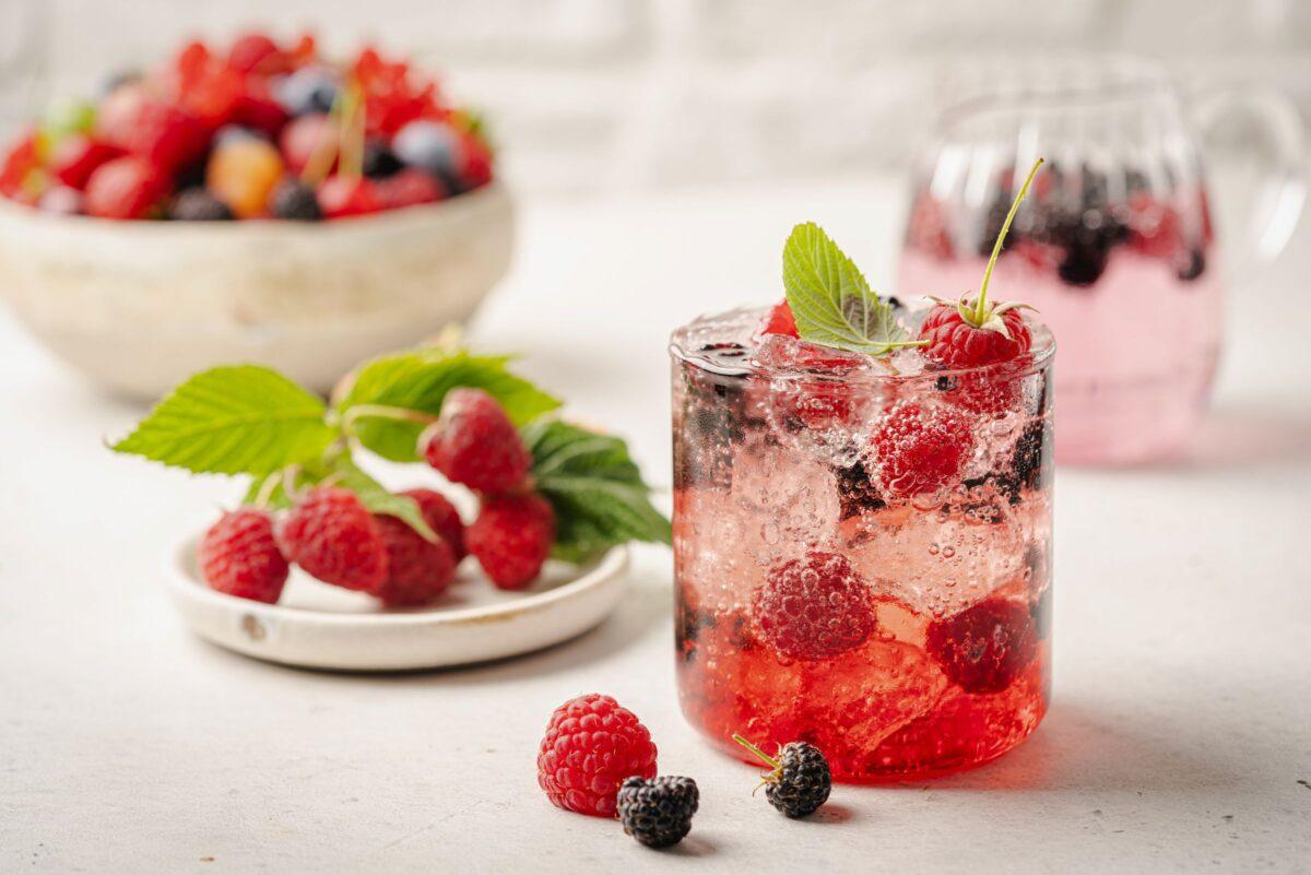 Rezept: Summer Smash Limonade mit Cream Soda und Beeren