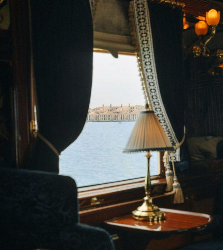 Venice Sampton Orient Express Tisch