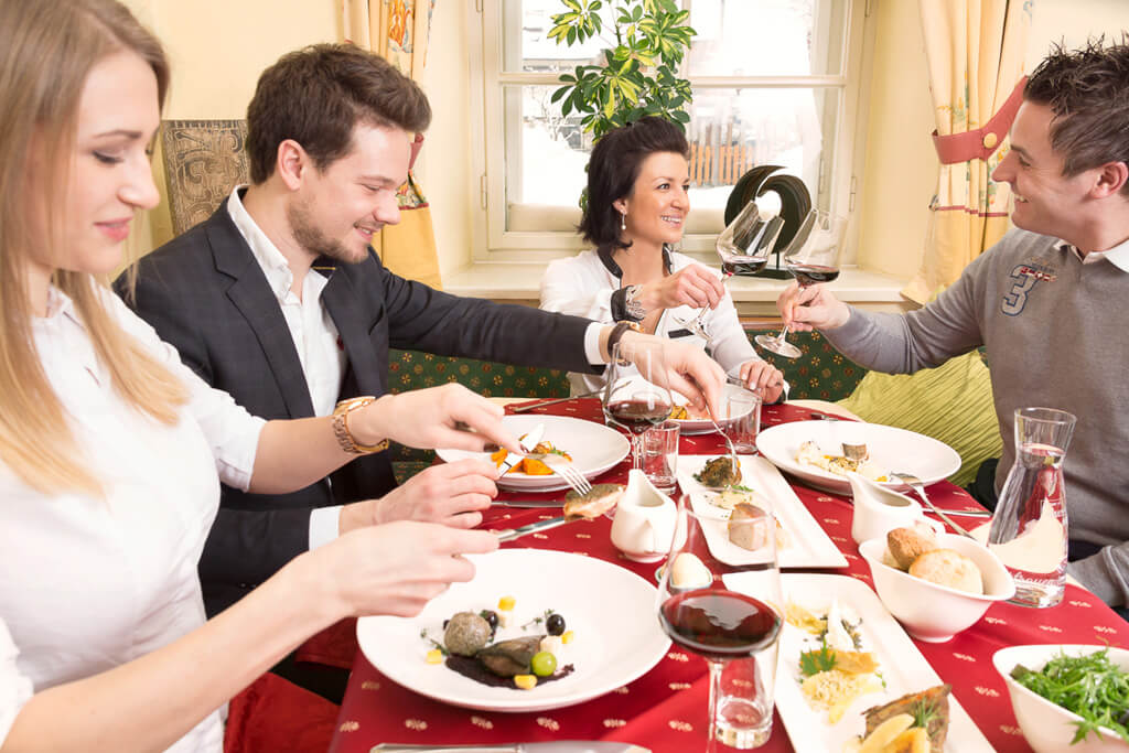 Guests dining together at Lerchenhof Castle