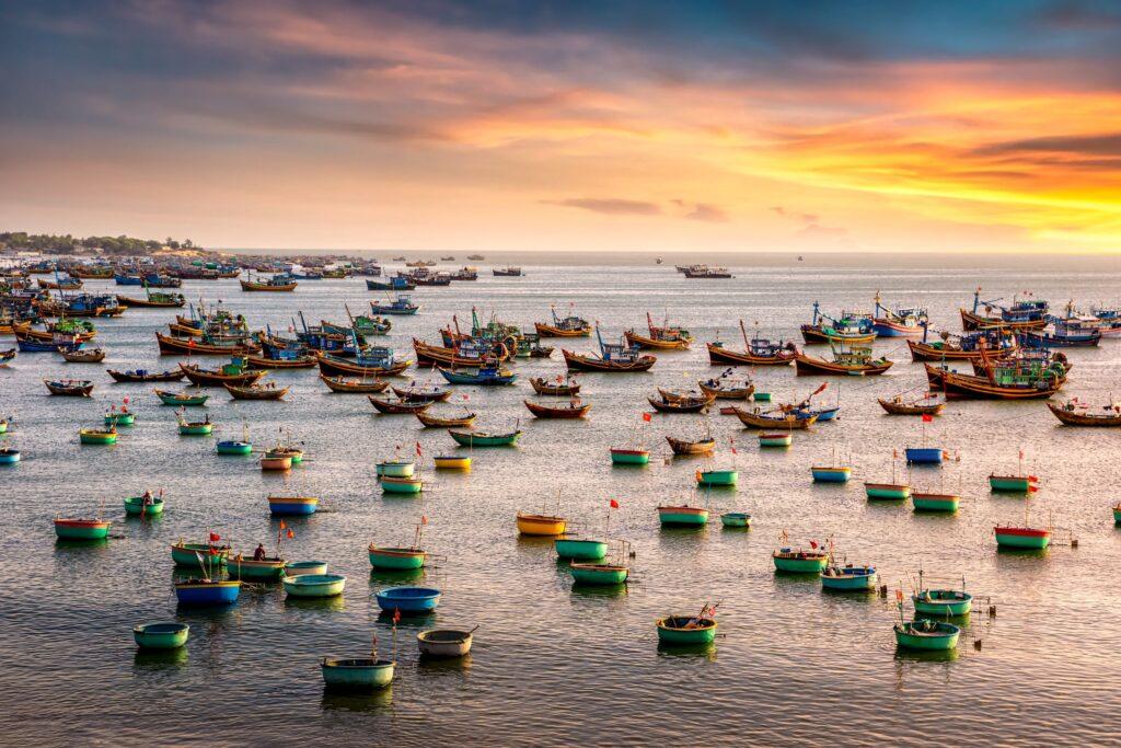 Fischerbote in Mui Ne Vietnam
